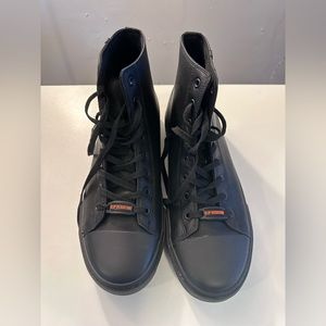 Lugz Slip Resistant shoe..leather upper